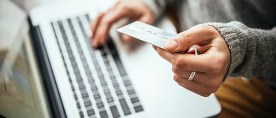 Mergeți la nivel global: cum cardurile de credit simplifică tranzacțiile transfrontaliere de cazinou online