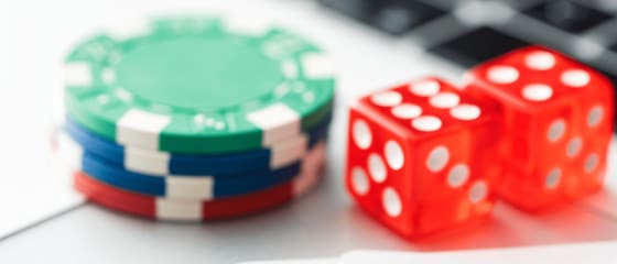 Poker online vs Standard Poker - Care este diferenÈ›a?