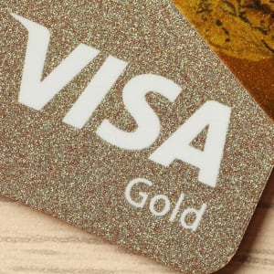 Cum să depuneți și să retrageți fonduri cu Visa la cazinourile online