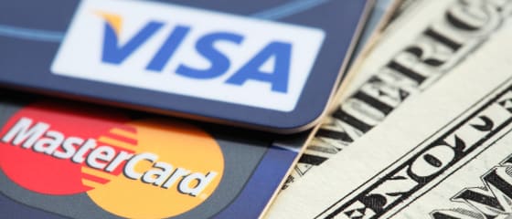Carduri de debit Mastercard vs. carduri de credit pentru depozitele de cazinou online