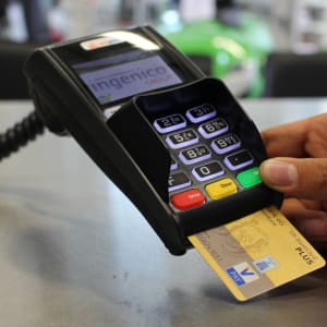Cum să depuneți și să retrageți fonduri folosind MasterCard la cazinourile online